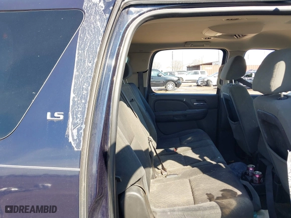 2009 Chevrolet Suburban LS with VIN 1GNFC16029R200974, listed as a IAAI auction lot 41370873 with 207,649 mi miles. Bid and sale history available at carsss.com. Image 8.
