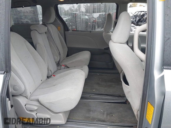 2014 Toyota Sienna LE AAS z VIN 5TDKK3DC1ES488954, wystawiony jako IAAI lot #41557423 z przebiegiem 144 031 mil mil oraz . Historia ofert i sprzedaży dostępna na DreamBid. Obrazek 8.