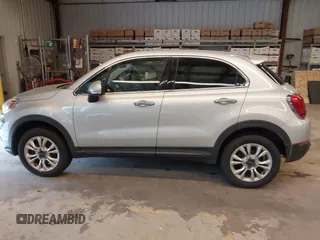 2016 FIAT 500X Lounge z VIN ZFBCFYDT0GP332060, wystawiony jako IAAI lot #42837184 z przebiegiem 159 804 mil mil oraz . Historia ofert i sprzedaży dostępna na DreamBid. Obrazek 14.