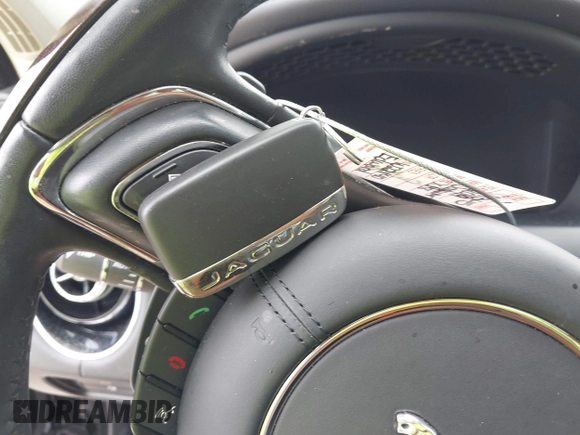 2019 Jaguar XJ z VIN SAJWA1CEXKMW22140, wystawiony jako IAAI lot #42113507 z przebiegiem 24 207 mil mil oraz . Historia ofert i sprzedaży dostępna na DreamBid. Obrazek 11.