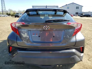 2019 Toyota C-HR XLE z VIN NMTKHMBX4KR084471, wystawiony jako Copart lot #52575985 z przebiegiem 54 578 mil mil oraz Szkoda całkowita • Salvage title. Historia ofert i sprzedaży dostępna na DreamBid. Obrazek 6.