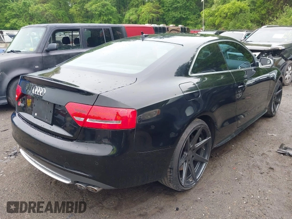 2010 Audi S5 Premium Plus z VIN WAUCVAFR9AA062970, wystawiony jako IAAI lot #42226065 z przebiegiem 128 747 mil mil oraz . Historia ofert i sprzedaży dostępna na DreamBid. Obrazek 4.
