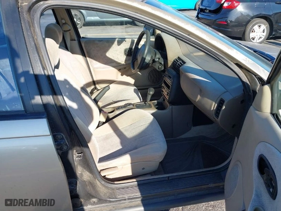 1999 Saturn SL with VIN 1G8ZK5270XZ155530, listed as a IAAI auction lot 41662250 with 210,424 mi miles. Bid and sale history available at carsss.com. Image 5.