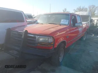 1996 Ford F-350 с VIN 1FTJW35F6TEB75457, выставлен на аукционе IAAI как лот 41153328 с пробегом Не указан миль и . История ставок и продаж доступна на DreamBid. Изображение 2.