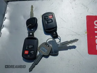 2005 Hyundai Elantra GLS z VIN KMHDN46D65U010337, wystawiony jako IAAI lot #42254860 z przebiegiem 285 740 mil mil oraz . Historia ofert i sprzedaży dostępna na DreamBid. Obrazek 11.