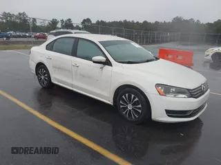 2014 Volkswagen Passat S z VIN 1VWAP7A39EC024253, wystawiony jako IAAI lot #42400664 z przebiegiem 151 628 mil mil oraz . Historia ofert i sprzedaży dostępna na DreamBid. Obrazek 1.