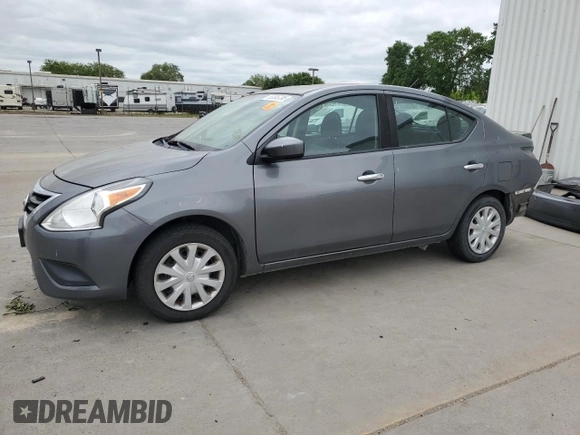 2019 Nissan Versa SV z VIN 3N1CN7AP7KL872090, wystawiony jako Copart lot #53095795 z przebiegiem 88 987 mil mil oraz Szkoda całkowita • Salvage title. Historia ofert i sprzedaży dostępna na DreamBid. Obrazek 1.