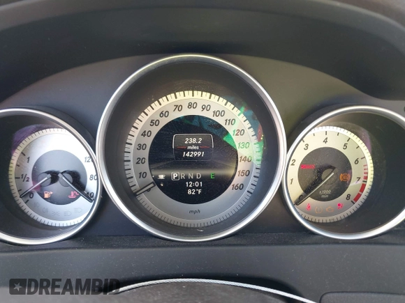 2013 Mercedes-Benz C 250 Sport z VIN WDDGF4HB9DR274623, wystawiony jako IAAI lot #42454520 z przebiegiem 142 991 mil mil oraz . Historia ofert i sprzedaży dostępna na DreamBid. Obrazek 7.