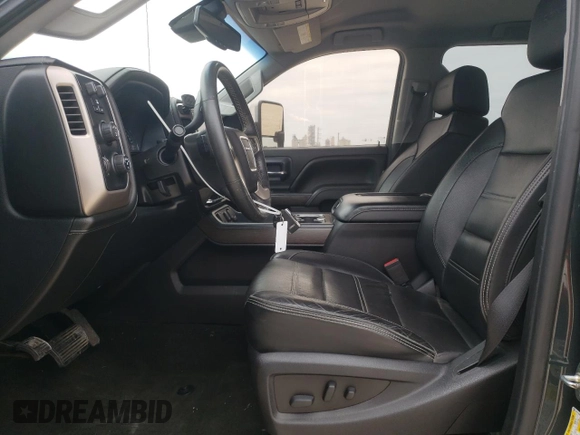 2017 GMC Sierra 2500HD Denali z VIN 1GT12UEG9HF133280, wystawiony jako Copart lot #46063115 z przebiegiem 153 311 mil mil oraz Szkoda całkowita • Salvage title. Historia ofert i sprzedaży dostępna na DreamBid. Obrazek 7.