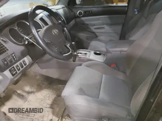 2009 Toyota Tacoma z VIN 3TMLU42N79M027000, wystawiony jako Copart lot #58371365 z przebiegiem 168 989 mil mil oraz Szkoda całkowita • Salvage title. Historia ofert i sprzedaży dostępna na DreamBid. Obrazek 7.