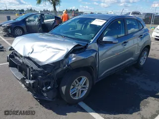 2020 Hyundai Kona SE with VIN KM8K1CAA7LU591838, listed as a IAAI auction lot 41789001 with 141,602 mi miles. Bid and sale history available at carsss.com. Image 2.