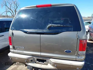 2005 Ford Excursion Limited z VIN 1FMSU43P25EB76602, wystawiony jako IAAI lot #41712613 z przebiegiem Nie podano mil oraz . Historia ofert i sprzedaży dostępna na DreamBid. Obrazek 17.
