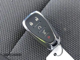 2020 Chevrolet Traverse LT Cloth with VIN 1GNERGKW0LJ315991, listed as a IAAI auction lot 41770732 with 70,433 mi miles. Bid and sale history available at carsss.com. Image 11.