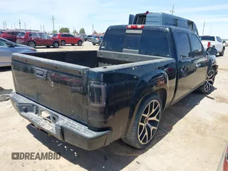 2008 GMC Sierra Denali z VIN 2GTEK638781311204, wystawiony jako IAAI lot #42078564 z przebiegiem 158 728 mil mil oraz . Historia ofert i sprzedaży dostępna na DreamBid. Obrazek 4.