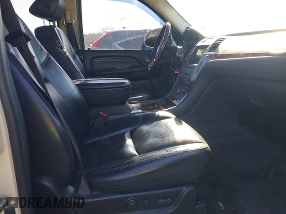 2007 Cadillac Escalade ESV with VIN 1GYFK668X7R327901, listed as a IAAI auction lot 41895943 with 268,821 mi miles. Bid and sale history available at carsss.com. Image 5.