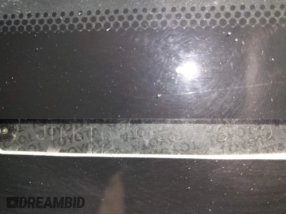 2005 Scion xA z VIN JTKKT624650079130, wystawiony jako IAAI lot #42084860 z przebiegiem 181 378 mil mil oraz . Historia ofert i sprzedaży dostępna na DreamBid. Obrazek 19.