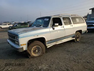 1990 Chevrolet Suburban z VIN 1GNGV26K8LF160480, wystawiony jako Copart lot #83665974 z przebiegiem 246 841 mil mil oraz Czysty tytuł • Clean title. Historia ofert i sprzedaży dostępna na DreamBid. Obrazek 1.
