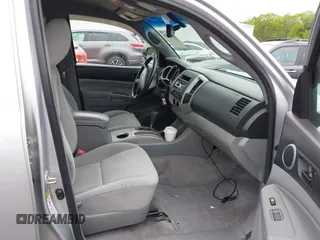 2011 Toyota Tacoma with VIN 3TMLU4EN4BM069898, listed as a IAAI auction lot 42371500 with 201,538 mi miles and . Bid and sale history available at DreamBid. Image 5.