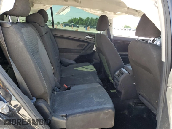 2018 Volkswagen Tiguan S z VIN 3VV1B7AX6JM147216, wystawiony jako Copart lot #52449345 z przebiegiem Nie podano mil oraz Szkoda całkowita • Salvage title. Historia ofert i sprzedaży dostępna na DreamBid. Obrazek 10.