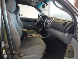 2013 Toyota Tacoma z VIN 3TMLU4EN9DM124980, wystawiony jako IAAI lot #41576747 z przebiegiem 209 883 mil mil oraz . Historia ofert i sprzedaży dostępna na DreamBid. Obrazek 5.
