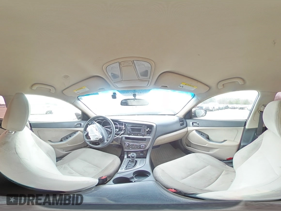2013 Kia Optima LX z VIN 5XXGM4A7XDG129700, wystawiony jako Copart lot #47581035 z przebiegiem 121 247 mil mil oraz Szkody całkowita. Historia ofert i sprzedaży dostępna na DreamBid. Obrazek 13.