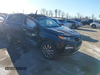 2013 Kia Sorento SX with VIN 5XYKWDA28DG367307, listed as a IAAI auction lot 41437488 with 120,822 mi miles. Bid and sale history available at carsss.com. Image 1.