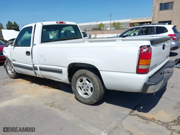 2000 Chevrolet Silverado 1500 with VIN 1GCEC14VXYE374932, listed as a IAAI auction lot 41981576 with 1 mi miles. Bid and sale history available at carsss.com. Image 3.