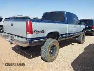 1995 GMC Sierra 1500 z VIN 2GTEK19K1S1553693, wystawiony jako IAAI lot #41742522 z przebiegiem 276 637 mil mil oraz . Historia ofert i sprzedaży dostępna na DreamBid. Obrazek 4.