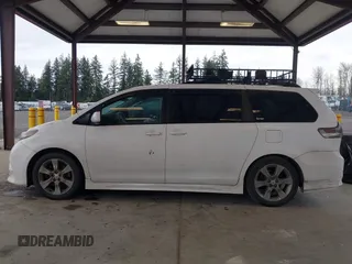 2011 Toyota Sienna SE with VIN 5TDXK3DC0BS060424, listed as a IAAI auction lot 41895621 with 149,332 mi miles. Bid and sale history available at carsss.com. Image 14.