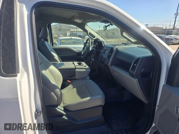 2022 Ford F-350 with VIN 1FDRF3E67NEC97018, listed as a Copart auction lot 41948425 with 60,422 mi miles and Salvage title. Bid and sale history available at DreamBid. Image 5.