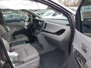 2020 Toyota Sienna XLE Auto Access Seat with VIN 5TDYZ3DCXLS074767, listed as a IAAI auction lot 41584795 with 73,568 mi miles. Bid and sale history available at carsss.com. Image 5.