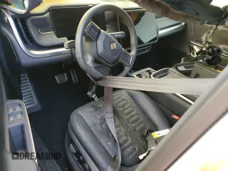 2023 Rivian R1T Adventure z VIN 7FCTGBAA6PN028517, wystawiony jako Copart lot #73712354 z przebiegiem Nie podano mil oraz Nie do naprawy. Historia ofert i sprzedaży dostępna na DreamBid. Obrazek 8.