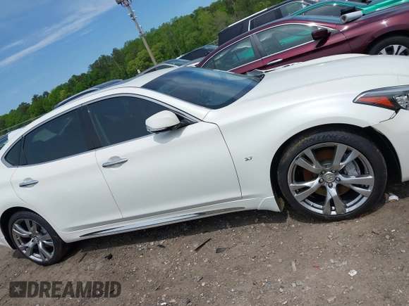2018 Infiniti Q70 Luxe z VIN JN1BY1PP7JM330399, wystawiony jako IAAI lot #42028103 z przebiegiem 95 527 mil mil oraz . Historia ofert i sprzedaży dostępna na DreamBid. Obrazek 13.