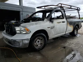 2020 Ram 1500 Tradesman z VIN 3C6JR6DT4LG189843, wystawiony jako Copart lot #81524144 z przebiegiem Nie podano mil oraz Nie do naprawy • Non repairable. Historia ofert i sprzedaży dostępna na DreamBid. Obrazek 1.