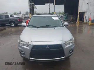 2011 Mitsubishi Outlander XLS z VIN JA4JS4AX7BU020401, wystawiony jako IAAI lot #42250209 z przebiegiem 304 312 mil mil oraz . Historia ofert i sprzedaży dostępna na DreamBid. Obrazek 6.