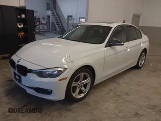 2015 BMW 3 Series 328i xDrive z VIN WBA3B5C57FF960592, wystawiony jako IAAI lot #41625697 z przebiegiem 128 301 mil mil oraz . Historia ofert i sprzedaży dostępna na DreamBid. Obrazek 17.