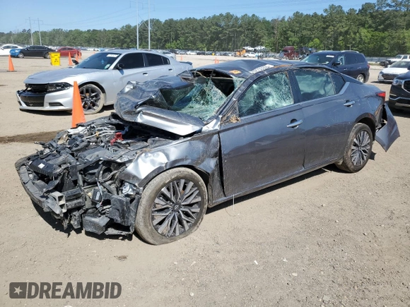 2023 Nissan Altima SV z VIN 1N4BL4DV5PN345170, wystawiony jako Copart lot #52753355 z przebiegiem 69 556 mil mil oraz Szkoda całkowita • Salvage title. Historia ofert i sprzedaży dostępna na DreamBid. Obrazek 1.