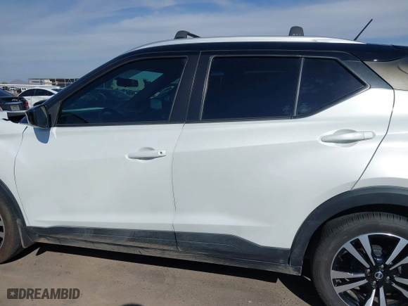 2018 Nissan Kicks SR with VIN 3N1CP5CUXJL504437, listed as a IAAI auction lot 41890907 with 137,572 mi miles. Bid and sale history available at carsss.com. Image 15.