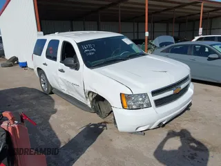 2013 Chevrolet Tahoe Commercial z VIN 1GNLC2E06DR348757, wystawiony jako IAAI lot #41711877 z przebiegiem 163 473 mil mil oraz . Historia ofert i sprzedaży dostępna na DreamBid. Obrazek 1.