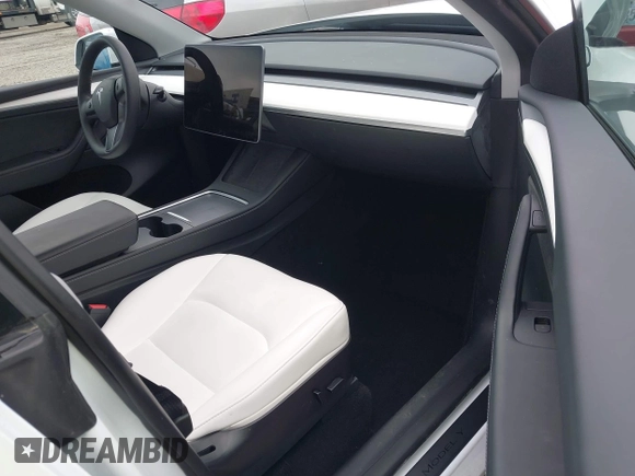 2023 Tesla Model Y Long Range z VIN 7SAYGAEEXPF647352, wystawiony jako IAAI lot #41955933 z przebiegiem Nie podano mil oraz . Historia ofert i sprzedaży dostępna na DreamBid. Obrazek 5.