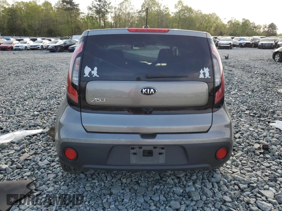 2019 Kia Soul z VIN KNDJN2A22K7637757, wystawiony jako Copart lot #52744765 z przebiegiem Nie podano mil oraz Czysty tytuł • Clean title. Historia ofert i sprzedaży dostępna na DreamBid. Obrazek 6.