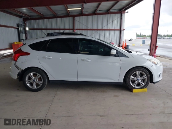 2014 Ford Focus SE with VIN 1FADP3K21EL301336, listed as a IAAI auction lot 41939452 with 118,203 mi miles. Bid and sale history available at carsss.com. Image 13.