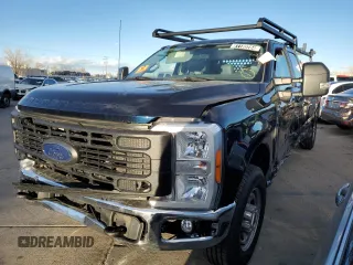 2023 Ford F-250 XL z VIN 1FT7W2AA5PEC70922, wystawiony jako Copart lot #81180284 z przebiegiem Nie podano mil oraz Czysty tytuł • Clean title. Historia ofert i sprzedaży dostępna na DreamBid. Obrazek 1.