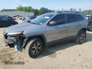 2014 Jeep Cherokee Trailhawk z VIN 1C4PJMBB3EW160623, wystawiony jako Copart lot #53503455 z przebiegiem 111 359 mil mil oraz Szkoda całkowita • Salvage title. Historia ofert i sprzedaży dostępna na DreamBid. Obrazek 1.