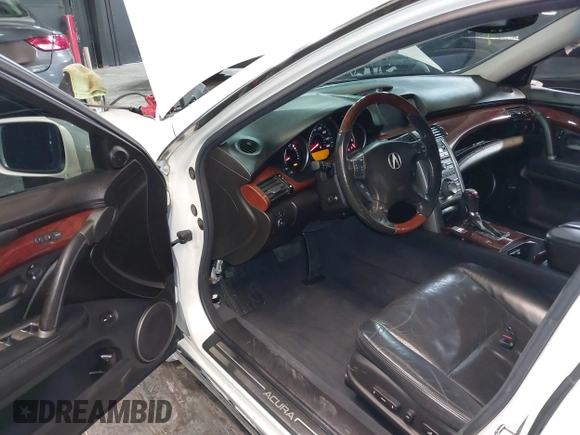2010 Acura RL Technology with VIN JH4KB2F67AC001882, listed as a IAAI auction lot 40549480 with 122,164 mi miles and . Bid and sale history available at DreamBid. Image 5.
