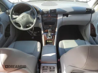 2004 Mercedes-Benz C 240 с VIN WDBRF61J54A616985, выставлен на аукционе Copart как лот 51959845 с пробегом 128 364 миль миль и Списание • Salvage title. История ставок и продаж доступна на DreamBid. Изображение 8.