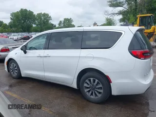 2023 Chrysler Pacifica Hybrid Touring L z VIN 2C4RC1L78PR608880, wystawiony jako IAAI lot #42382470 z przebiegiem 64 278 mil mil oraz . Historia ofert i sprzedaży dostępna na DreamBid. Obrazek 14.