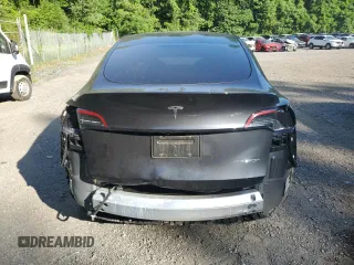 2024 Tesla Model Y Long Range with VIN 7SAYGDEE4RA299503, listed as a Copart auction lot 61950585 with 17,077 mi miles and Salvage title. Bid and sale history available at DreamBid. Image 6.
