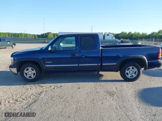 2000 Chevrolet Silverado 1500 LS with VIN 2GCEC19T6Y1319371, listed as a IAAI auction lot 42056328 with 177,762 mi miles. Bid and sale history available at carsss.com. Image 17.