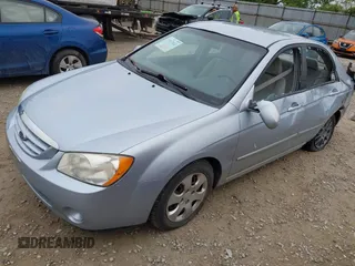 2006 Kia Spectra EX z VIN KNAFE121465362915, wystawiony jako IAAI lot #42367012 z przebiegiem 137 295 mil mil oraz . Historia ofert i sprzedaży dostępna na DreamBid. Obrazek 2.